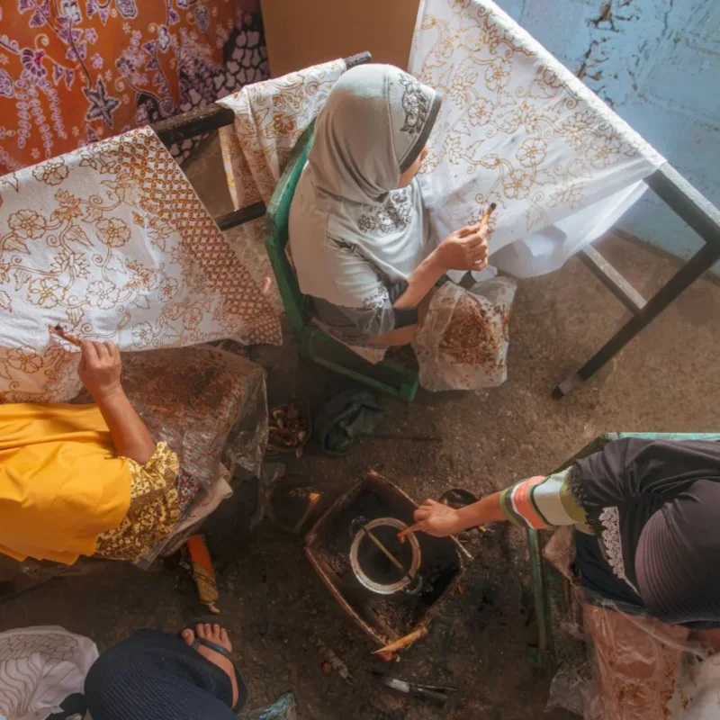 Toko Batik yang Hampir Tutup, Kemudian Website-nya Jadi Mesin Penjualan